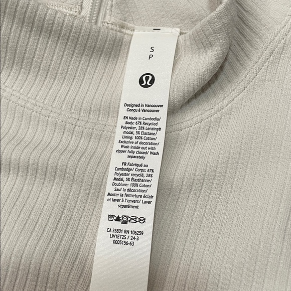 **SOLD** Like New Lululemon Ribbed Softstreme Mockneck Cropped Tank Top. Size S - Picture 4 of 6